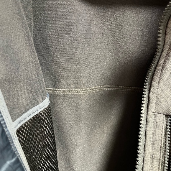 Helly Hansen wind and rainproof jacket. - Picture 6 of 8